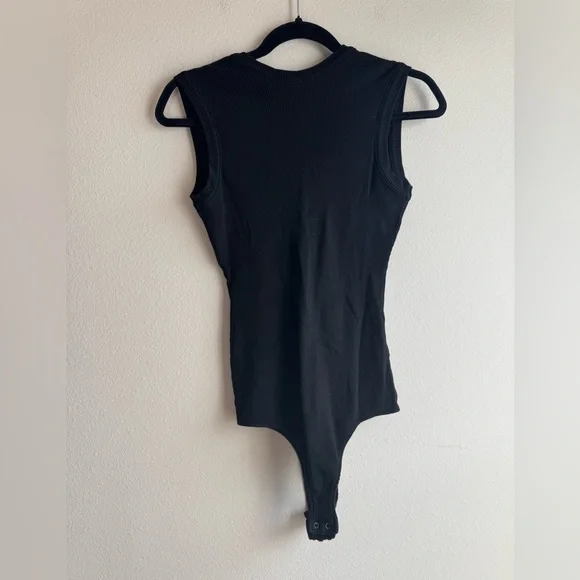 AGOLDE Sutton V Back High Neck Sleeveless Reversible Bodysuit Size Medium - Picture 4 of 6